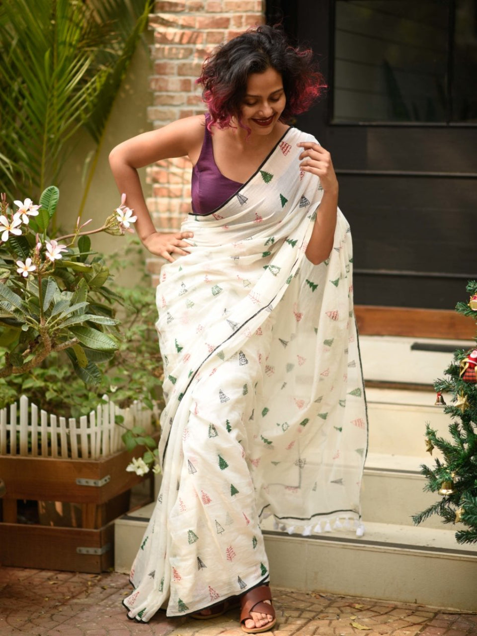 FlexFeb Elegant Blue Printed Linen Saree with Blouse Piece – Artistic Swirl Design | Soft & Lightweight Drape