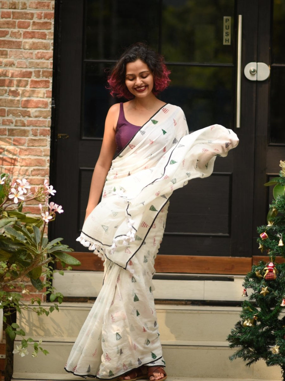FlexFeb Elegant Blue Printed Linen Saree with Blouse Piece – Artistic Swirl Design | Soft & Lightweight Drape