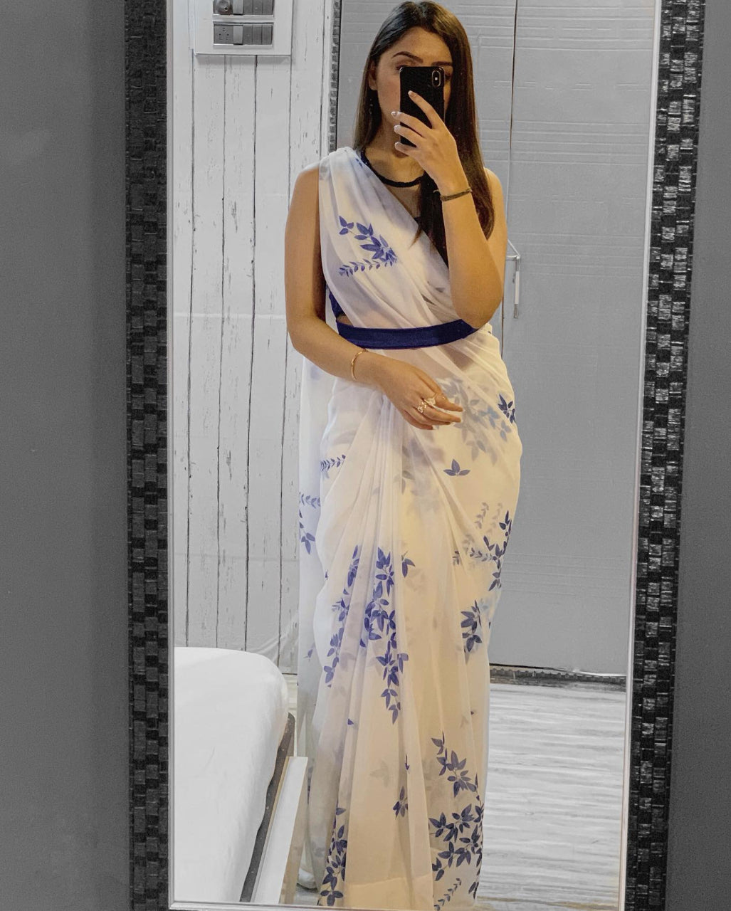 FlexFeb Elegant White Georgette Saree with Blue Floral Print & Velvet Belt – Lightweight Partywear Drape