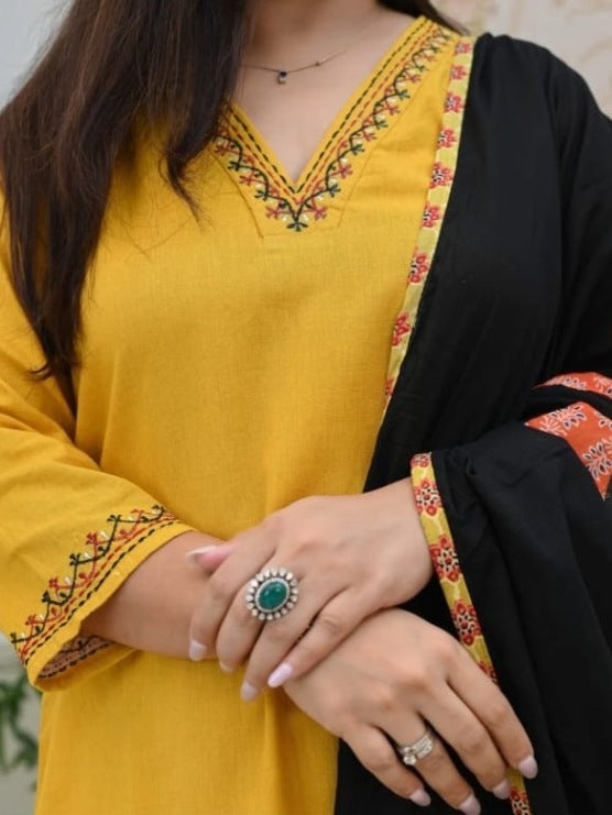 FlexFeb Elegant & Attractive Cotton Black and Yellow 3-Piece Suit Set – Bold Contrast with Traditional Charm for Timeless Style