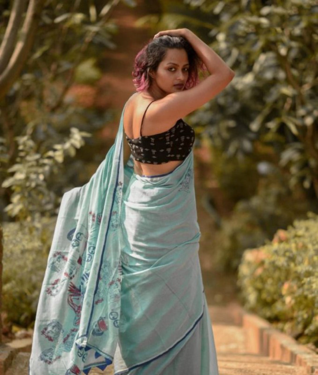 FlexFeb Soft Printed Linen Saree with Blouse Piece – Aqua Blue Casual Wear Saree with Artistic Pallu Design