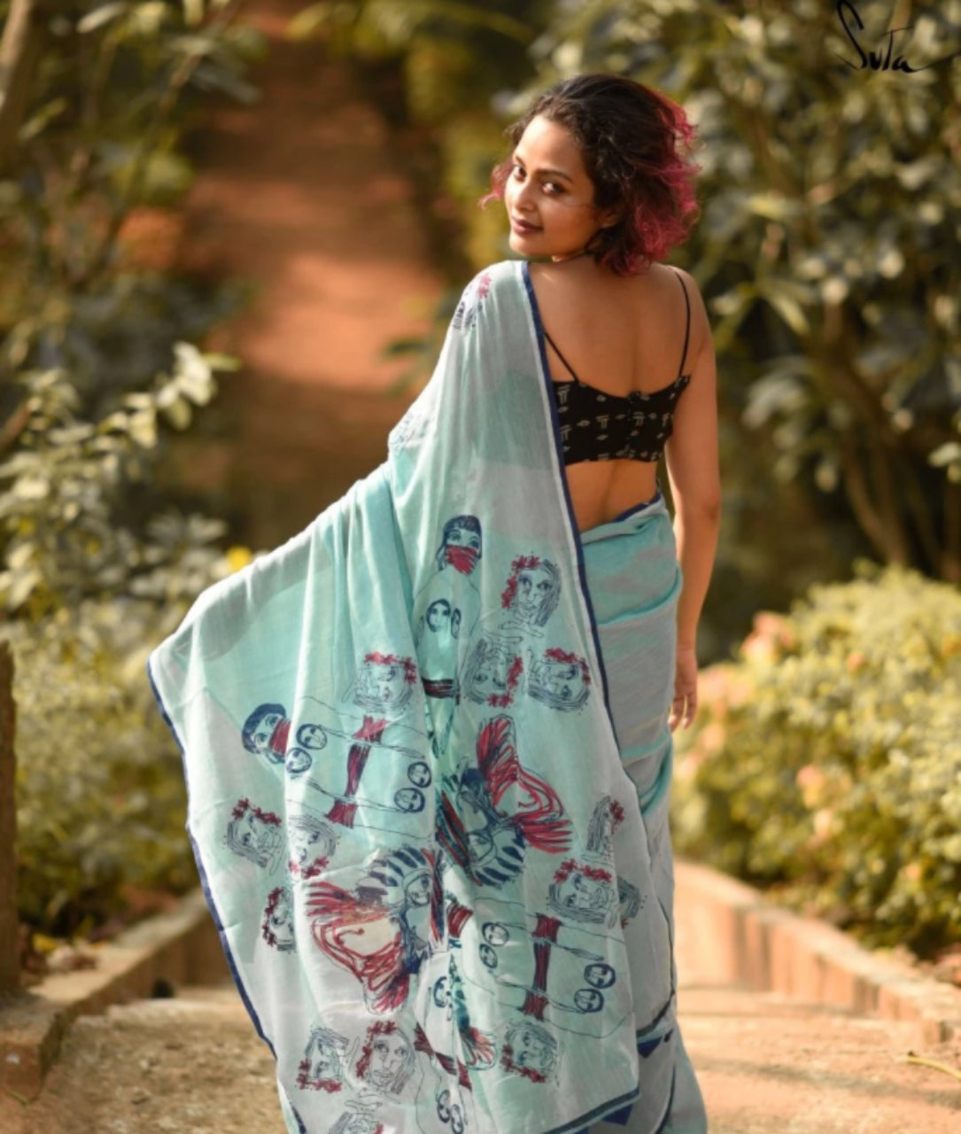 FlexFeb Soft Printed Linen Saree with Blouse Piece – Aqua Blue Casual Wear Saree with Artistic Pallu Design
