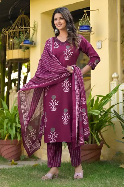 Elegant Rama Shade Cotton Suit Set – 3-Piece Embroidered Ethnic Wear for Women