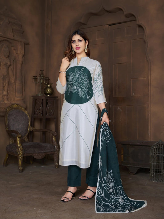 FlexFeb Elegant & Eye-Catching Georgette White and Black 3-Piece Suit Set – Statement Floral Design for Refined Ethnic Charm