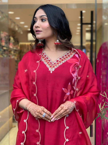 Stunning FlexFeb Red Kora Muslin 3-Piece Suit Set for Women – Elegant Ethnic Wear with Embroidered Dupatta in Red-Pink Tones (Sizes: S to XXL)