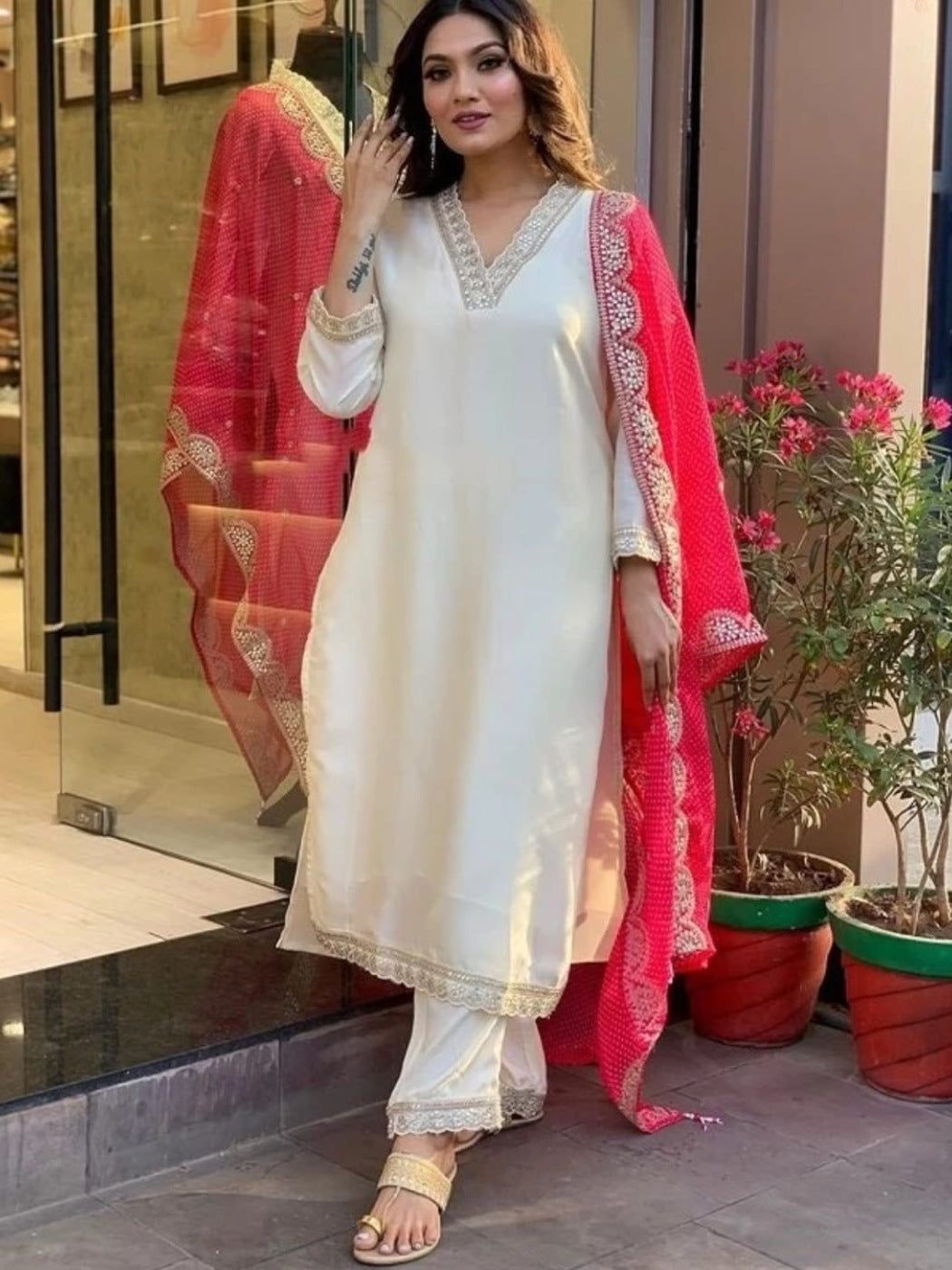 Elegant FlexFeb Gadhawal Plain White Suit Set with Pink Embroidered Dupatta – Graceful 3-Piece Ethnic Ensemble for Women (S to XXL)