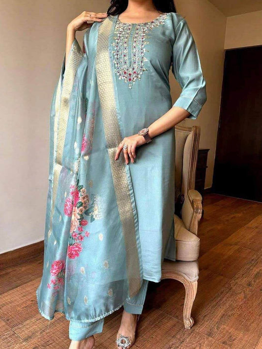 FlexFeb Elegant Garhwal Bluish Grey 3-Piece Suit Set – Stylish Floral Ethnic Wear with Embroidered Detailing & Graceful Dupatta