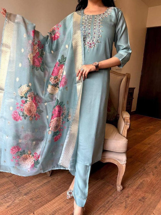 FlexFeb Elegant Garhwal Bluish Grey 3-Piece Suit Set – Stylish Floral Ethnic Wear with Embroidered Detailing & Graceful Dupatta