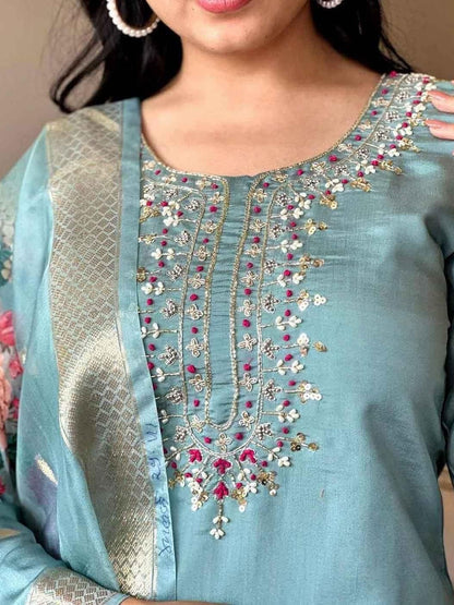 FlexFeb Elegant Garhwal Bluish Grey 3-Piece Suit Set – Stylish Floral Ethnic Wear with Embroidered Detailing & Graceful Dupatta