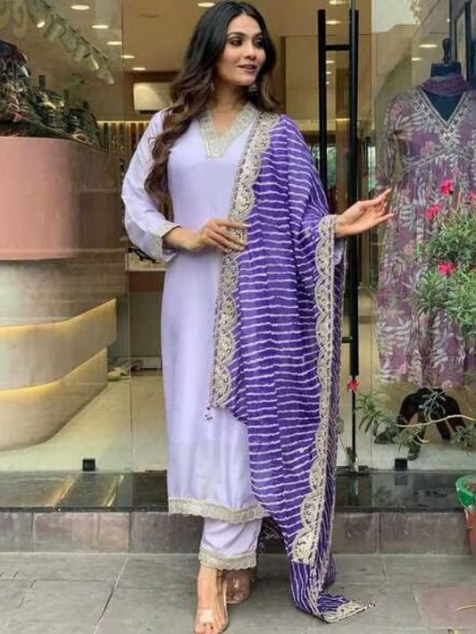 FlexFeb Elegant Lavender Cotton Blend 3-Piece Suit Set – Stunning Traditional Ensemble with Rich Velvet Dupatta and Embellished Borders